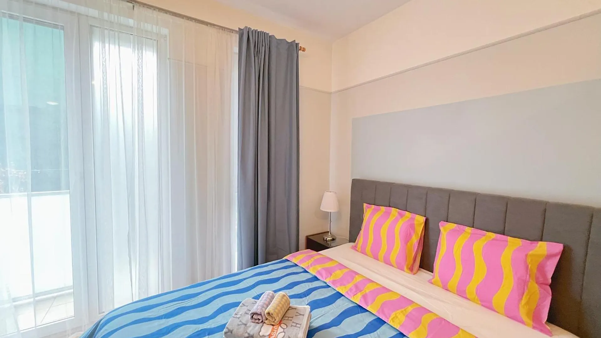 Acacia Aparhotel-Near New York Cafe Budapest