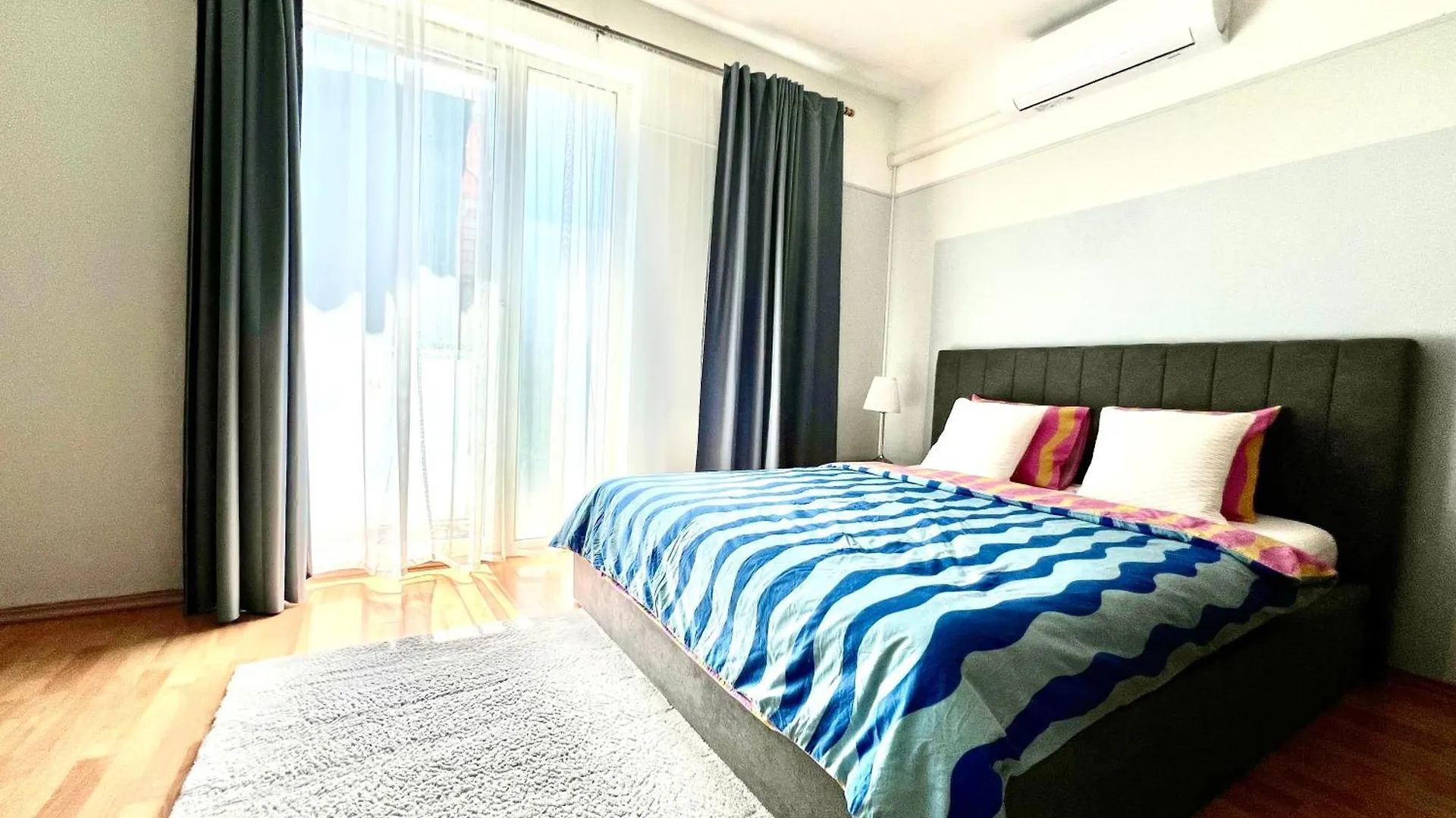 Acacia Aparhotel-Near New York Cafe Budapest