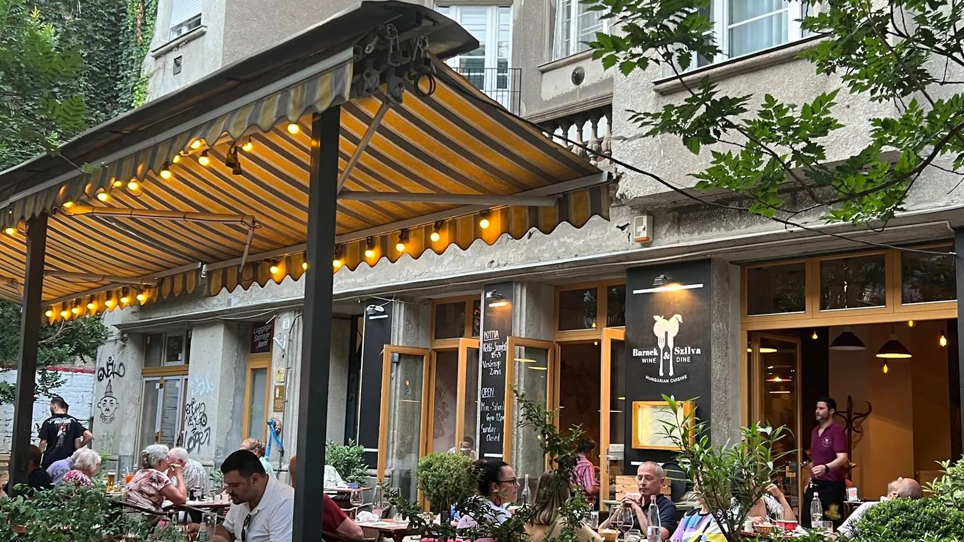 Acacia Aparhotel-Near New York Cafe Budapest 0*,