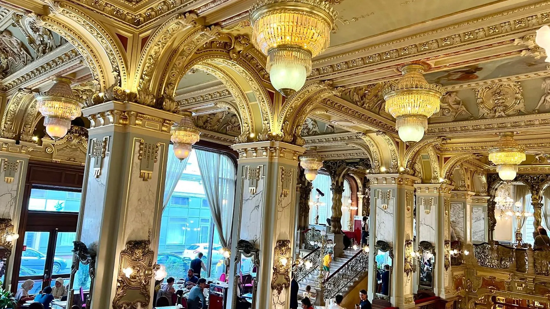 Acacia Aparhotel-Near New York Cafe Budapest Apartment
