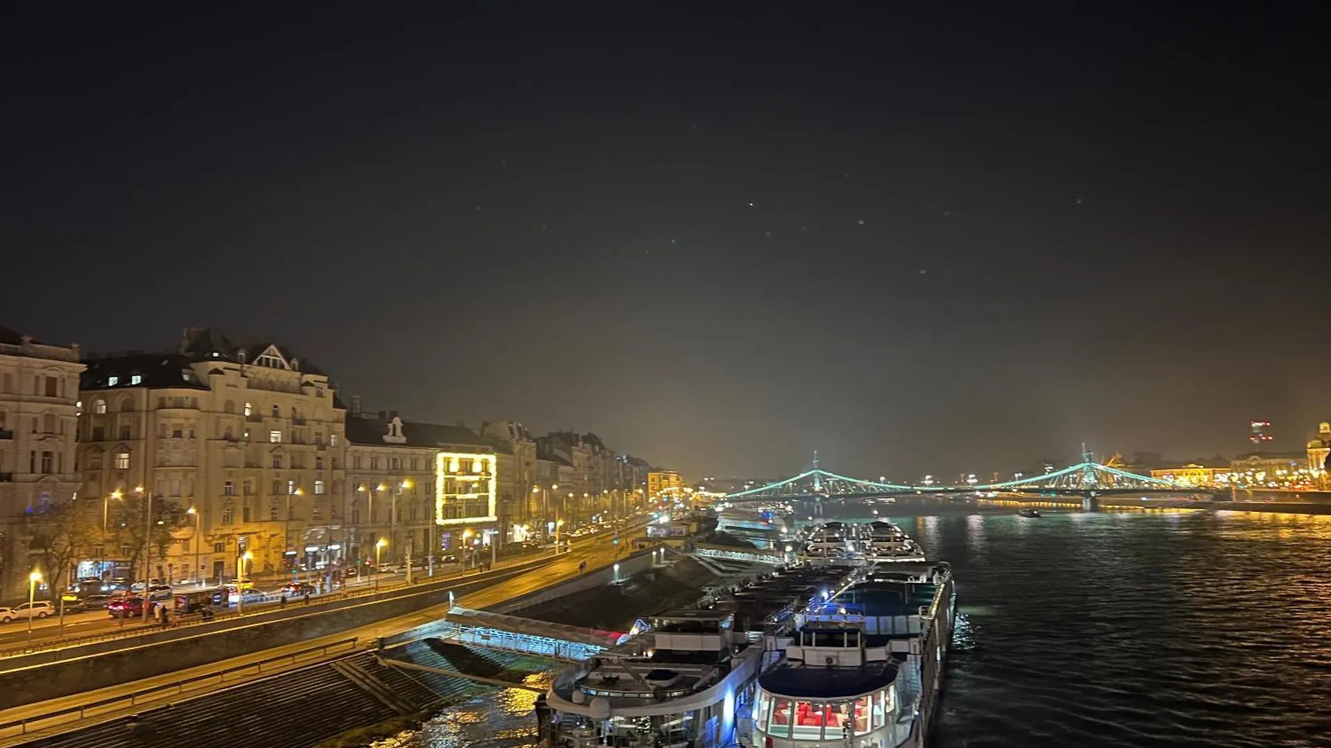 Acacia Aparhotel-Near New York Cafe Budapest