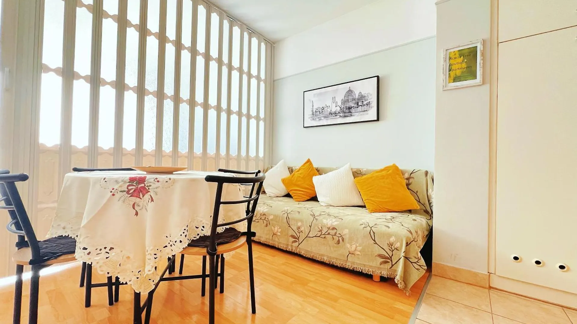 Acacia Aparhotel-Near New York Cafe Budapest
